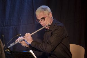 Spectacle "Le Marcheur du Cézallier", par la Réveillée et Émile Sanchis, réalisé à partir d’extraits choisis du livre de François Cassingena-Trévedy – Cantique de l’Infinistère – A travers l’Auvergne, Maison du Parc des Volcans, 21 août 2021