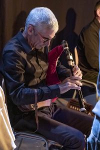 Spectacle "Le Marcheur du Cézallier", par la Réveillée et Émile Sanchis, réalisé à partir d’extraits choisis du livre de François Cassingena-Trévedy – Cantique de l’Infinistère – A travers l’Auvergne, Maison du Parc des Volcans, 21 août 2021